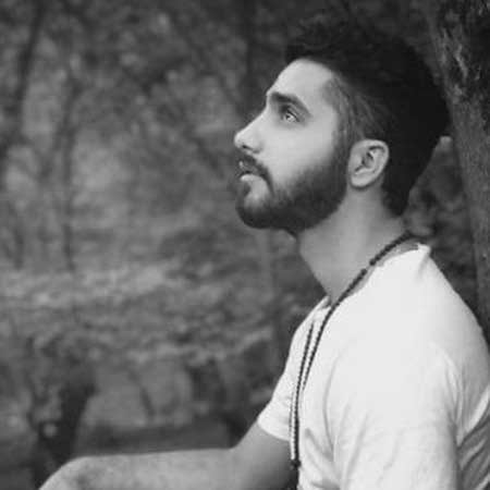 دانلود آهنگ محمد امیری شدم حواس پرت اتاق سکوت بود زدم سیم آخر