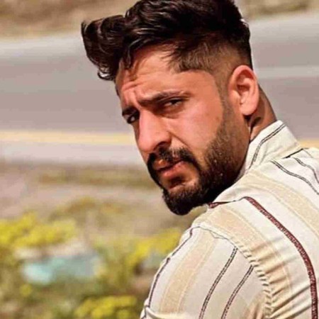 دانلود آهنگ ساواش عروسک قشنگ من بیا برس به داد من